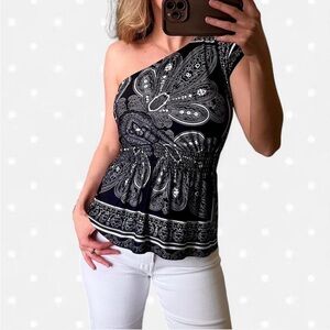 Black and White Paisley One-Shoulder Top